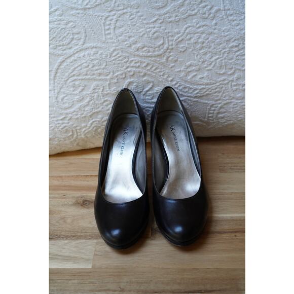 Anne Klein Wystere Classic Black Leather Pumps Closed Round Almond Toe Size 8M - Picture 2 of 14